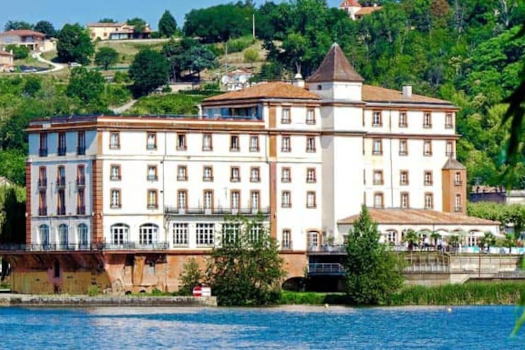La Des Muriers Tres Spacieuse Dans Un Environnement Calme