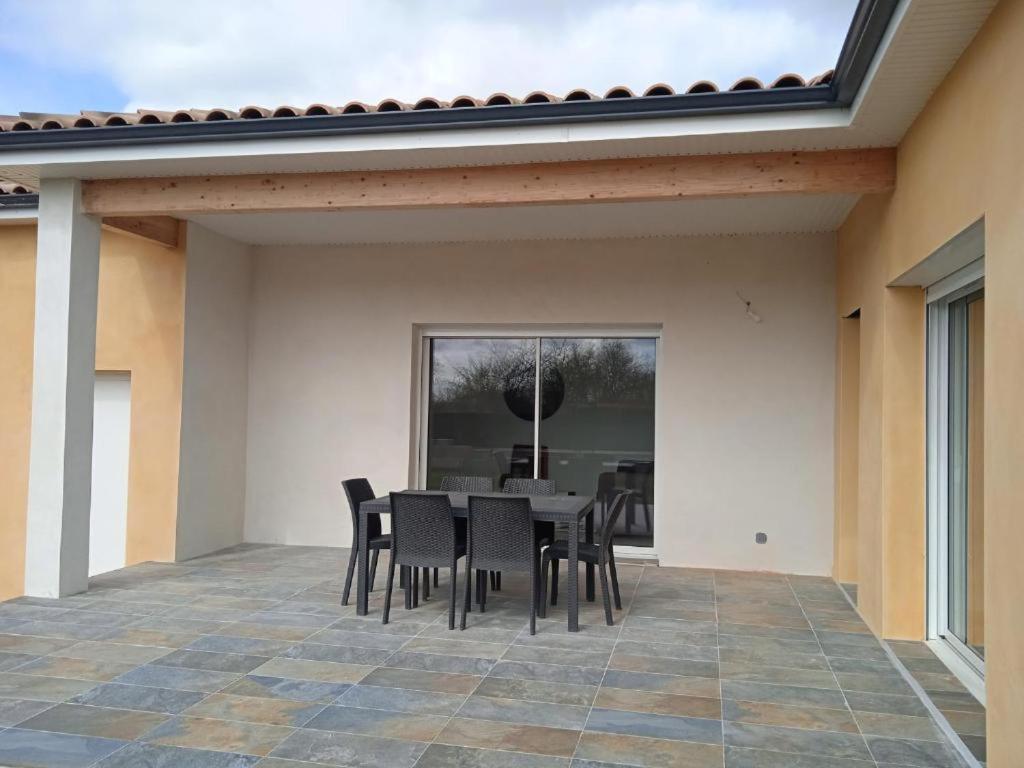 Villa La Des Muriers Tres Spacieuse Dans Un Environnement Calme Malause